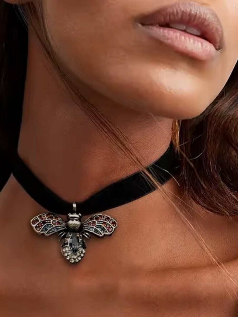 New! Bee jewel long black velvet  necklace in gold | NWOT